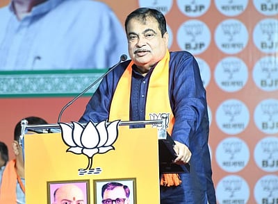 ``சாதி பற்றி யார் பேசினாலும் உதை கிடைக்கும்": நிதின் கட்கரி